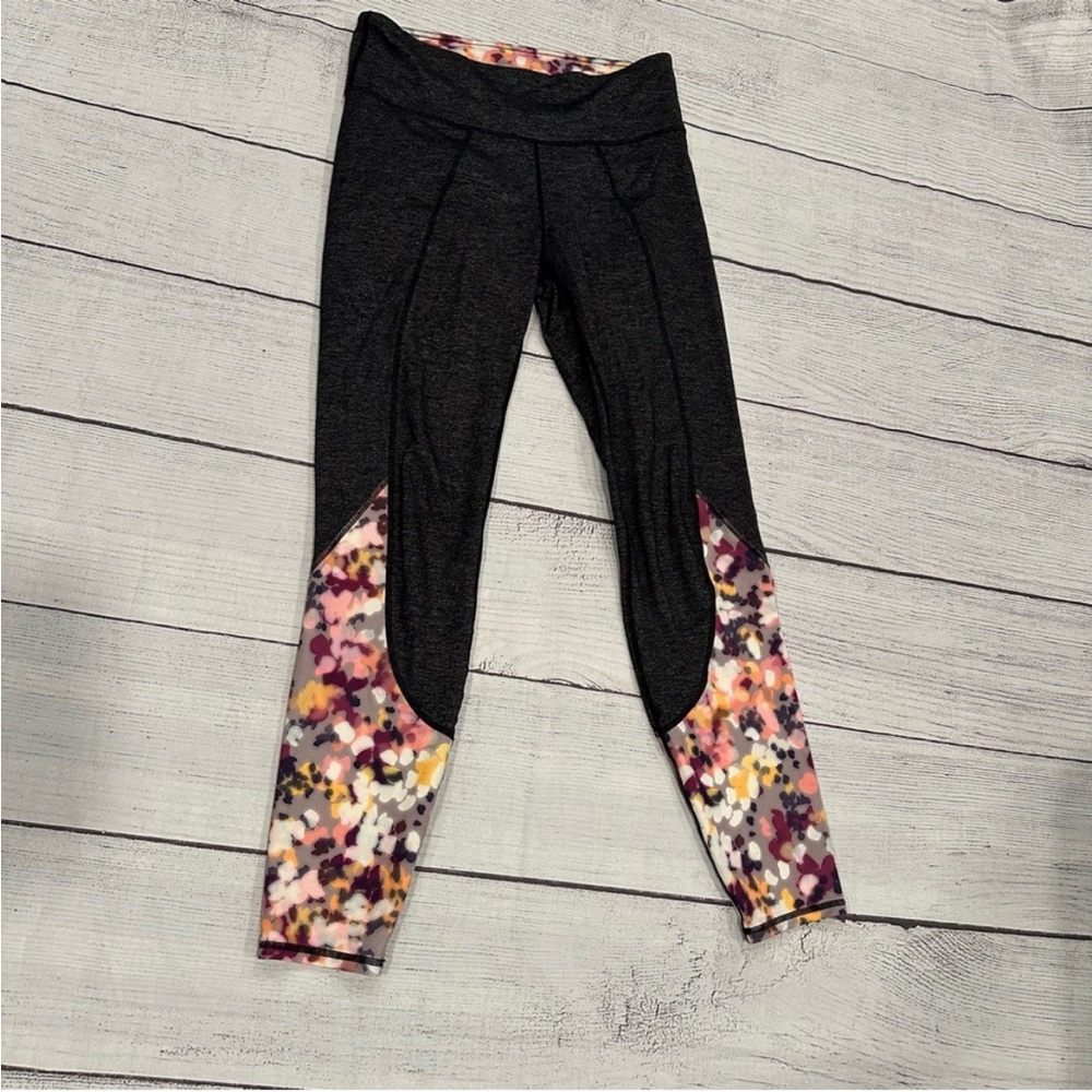 Athleta high rise chaturanga flow leggings gray floral size medium
